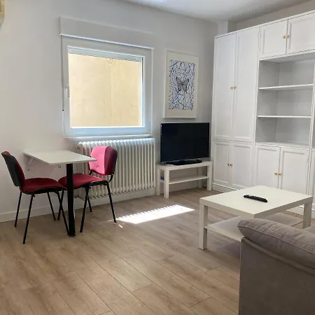 Casa Breton-gran Via דירה *